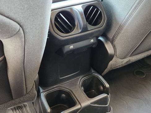 Used 2022 Jeep Gladiator Overland AWD/4WD image 31