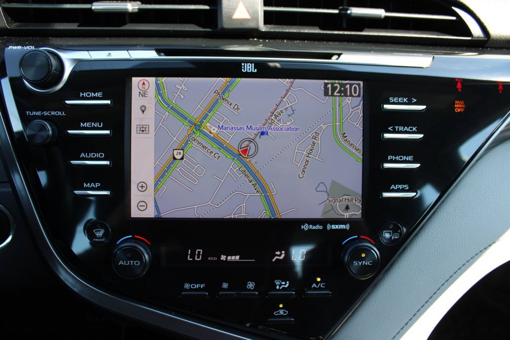Used 2019 Toyota Camry XLE w/ Navigation Package FWD image 16