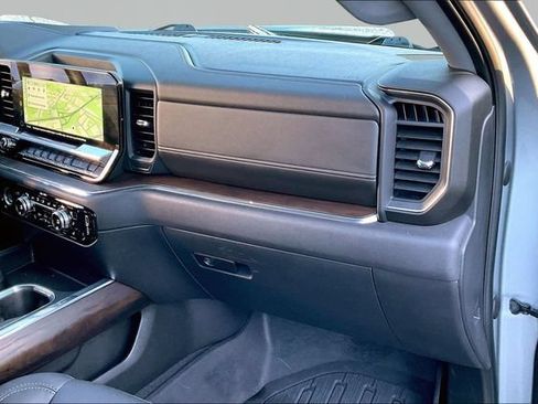 Used 2023 GMC Sierra 1500 SLT w/ SLT Premium Package AWD/4WD image 17