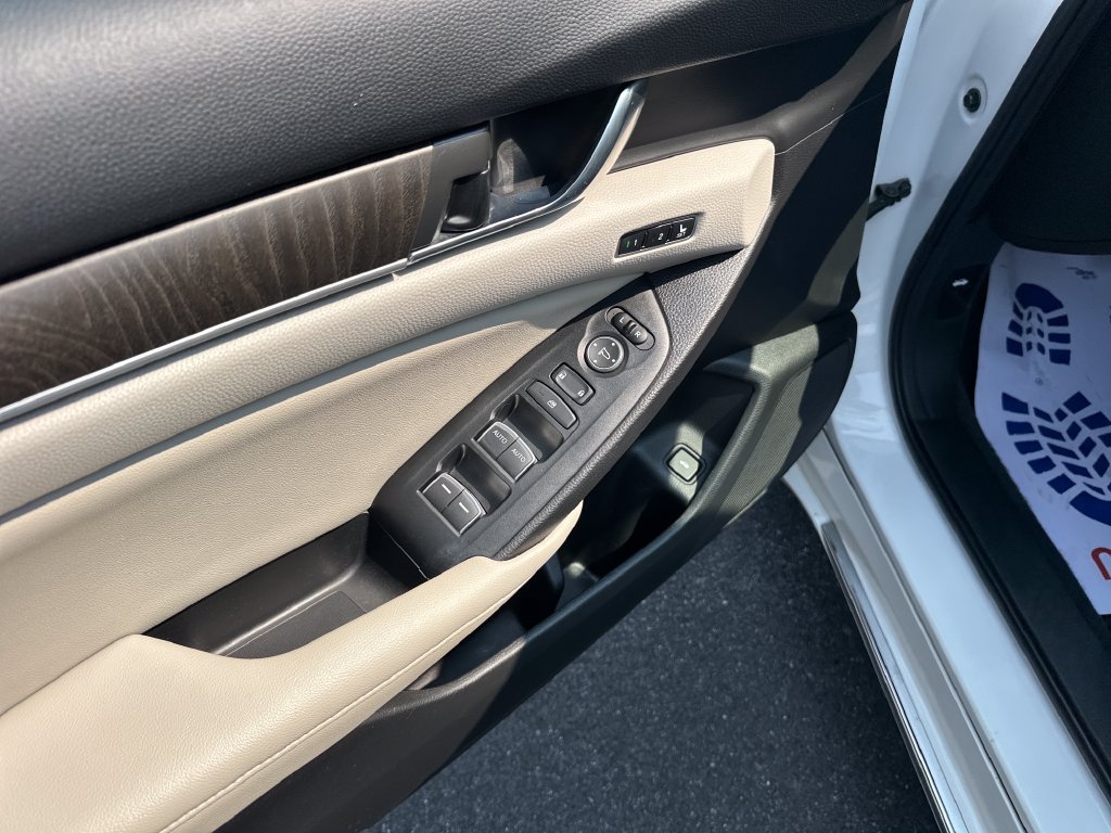 Used 2022 Honda Accord EX-L image 16