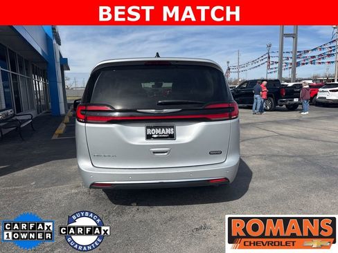 Used 2024 Chrysler Pacifica Touring-L image 5