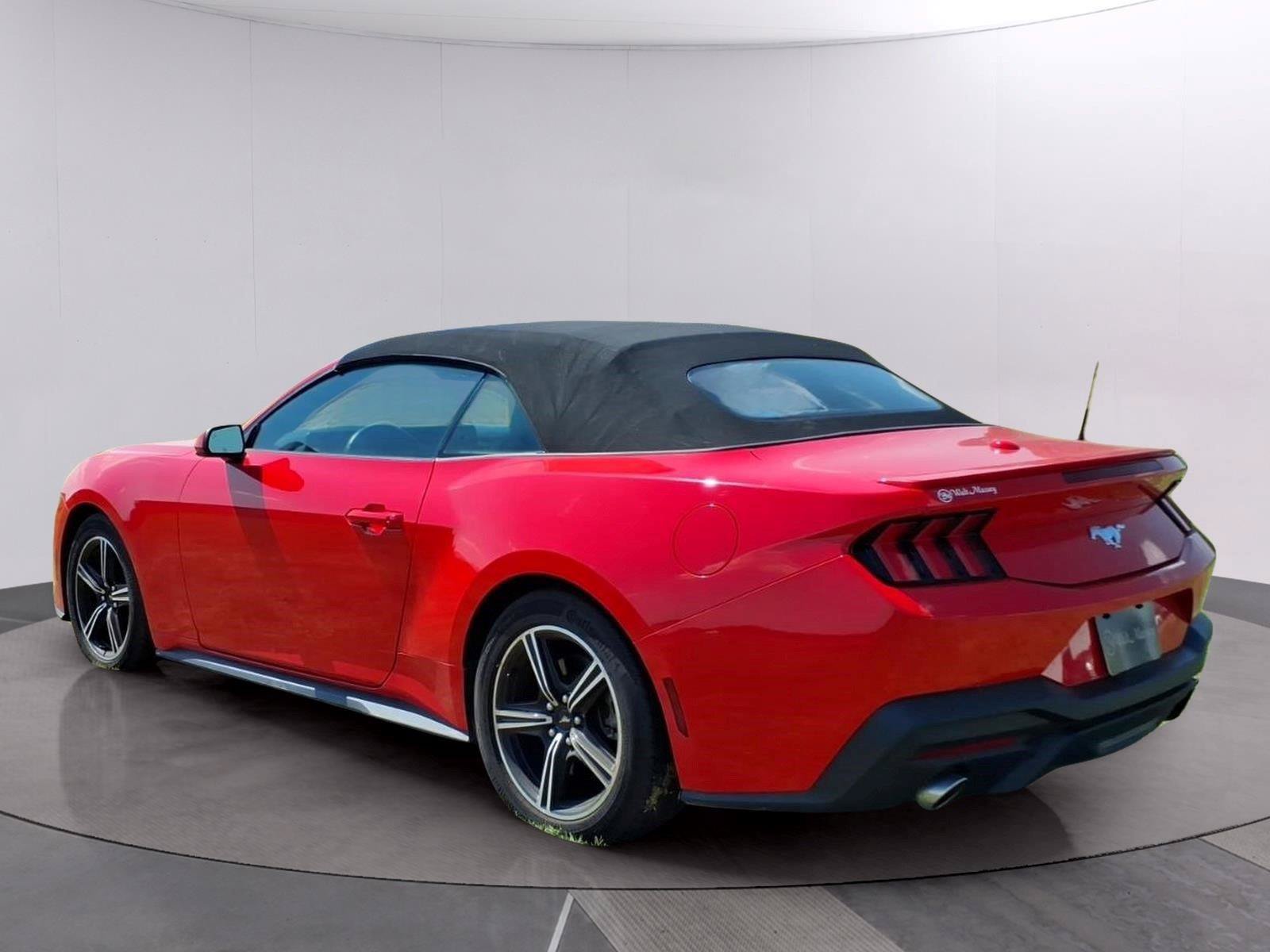 Used 2025 Ford Mustang Premium RWD image 3