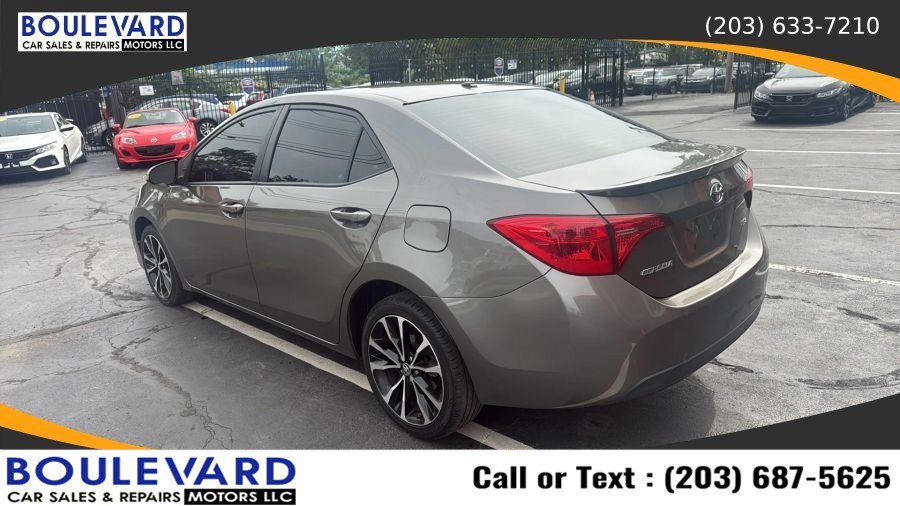 Used 2018 Toyota Corolla SE w/ SE Premium Package FWD image 5
