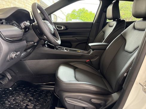New 2026 Jeep Compass Latitude AWD/4WD image 13