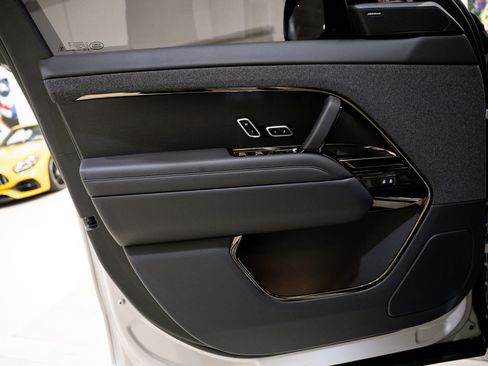 Used 2025 Land Rover Range Rover Sport Dynamic SE image 34