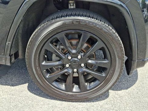 Certified 2019 Jeep Grand Cherokee Altitude AWD/4WD image 11