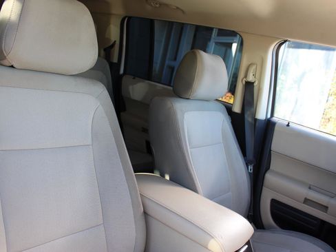 Used 2018 Ford Flex SE image 16