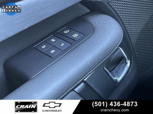 Used 2024 Land Rover Discovery Dynamic SE image 15