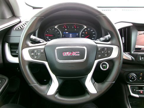 Used 2024 GMC Terrain SLE FWD image 9