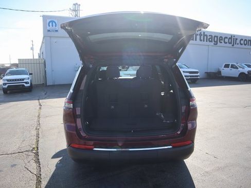 New 2025 Jeep Grand Cherokee L Laredo image 26