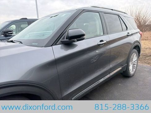 Used 2022 Ford Explorer Limited w/ Limited Technology Package image 2