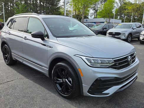 Used 2023 Volkswagen Tiguan SE R-Line image 7