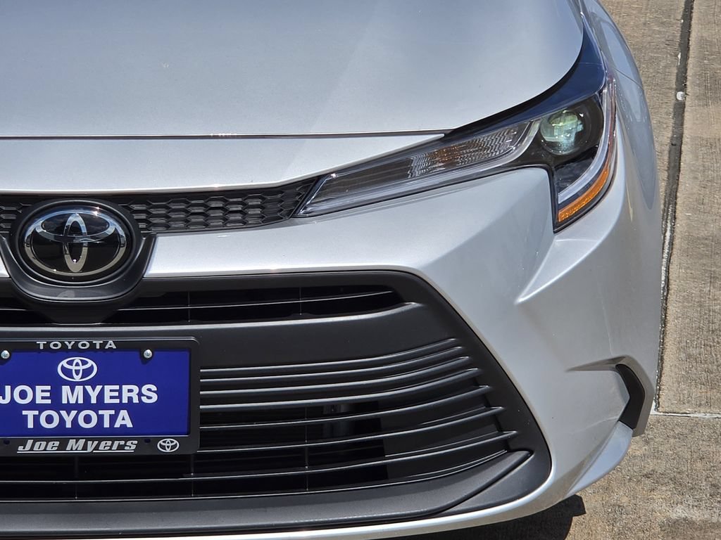 Used 2026 Toyota Corolla LE FWD image 4