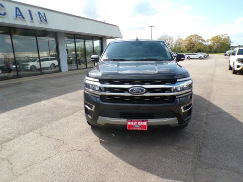 Used 2024 Ford Expedition Limited RWD image 2