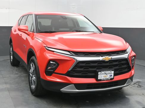 Used 2025 Chevrolet Blazer LT AWD/4WD image 3
