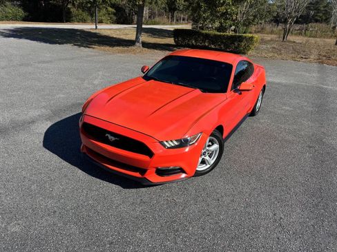 Used 2015 Ford Mustang V6 2dr Fastback image 32