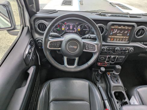Used 2022 Jeep Wrangler Unlimited Rubicon 4xe w/ Cold Weather Group AWD/4WD image 15