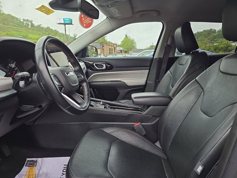 Used 2022 Jeep Compass Limited image 11