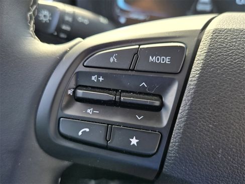 Certified 2025 Hyundai Venue SEL image 28