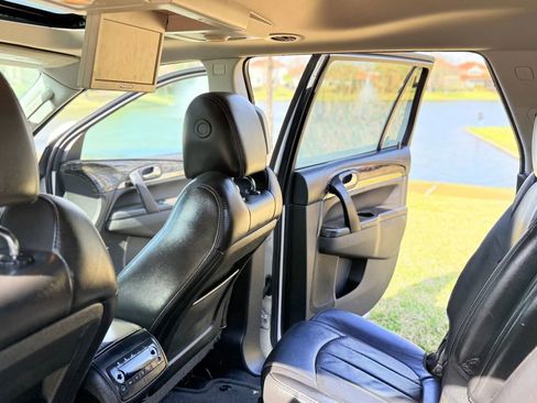 Used 2014 Buick Enclave Premium FWD image 19