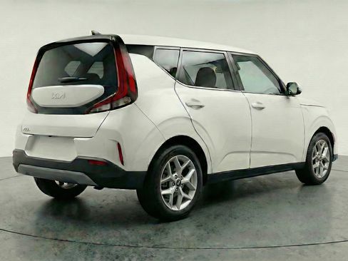 Used 2025 Kia Soul LX w/ LX Technology Package FWD image 9