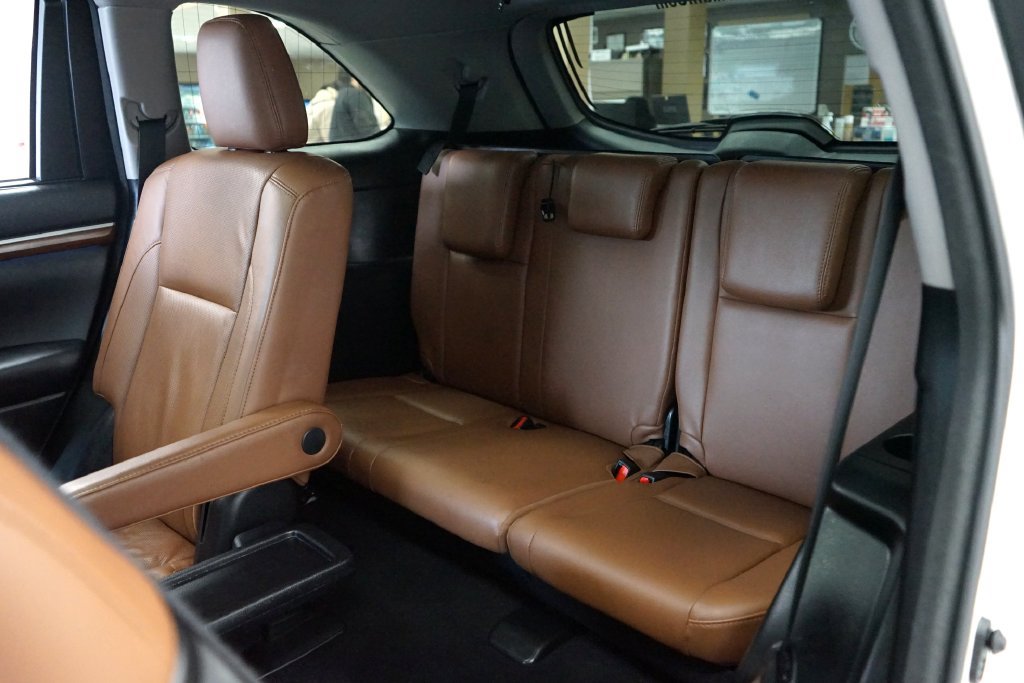 Used 2018 Toyota Highlander Limited Platinum AWD/4WD image 16