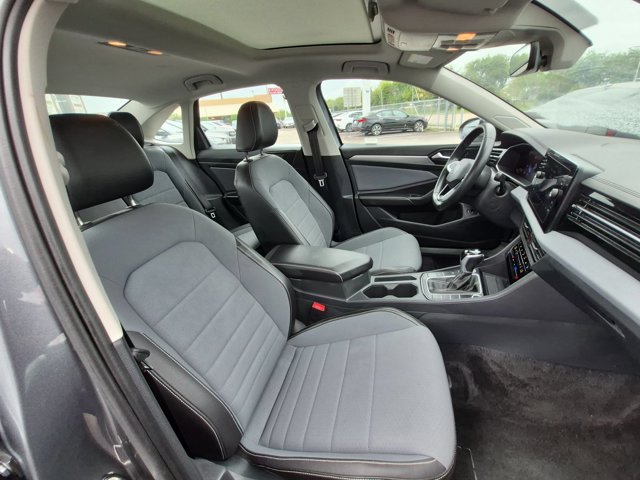 Used 2026 Volkswagen Jetta SE FWD image 28
