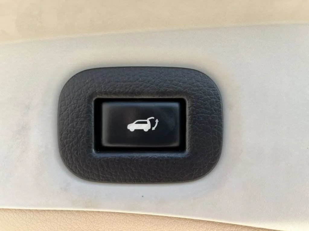 Used 2015 Nissan Rogue SL w/ SL Premium Package FWD image 14