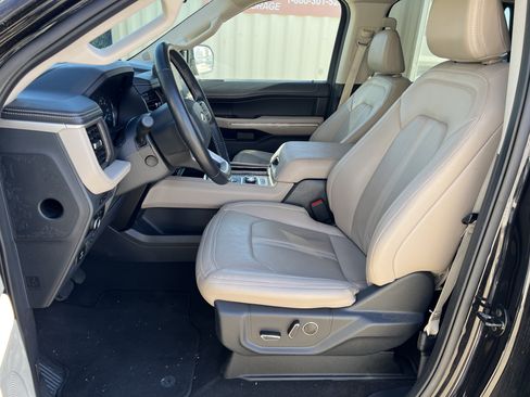 Used 2024 Ford Expedition Limited image 27
