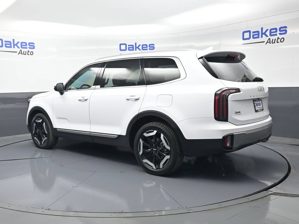 Used 2025 Kia Telluride EX w/ EX Captain's Chair Package FWD image 5