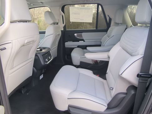 New 2025 Ford Expedition Max Platinum w/ Platinum Ultimate Package AWD/4WD image 12