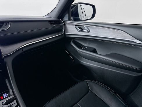 Used 2025 Jeep Grand Cherokee L Overland image 24