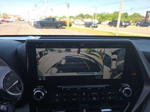 Used 2022 Toyota Highlander Limited image 21