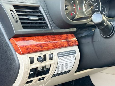 Used 2011 Subaru Outback 2.5i Limited w/ PWR Moonroof Pkg image 11