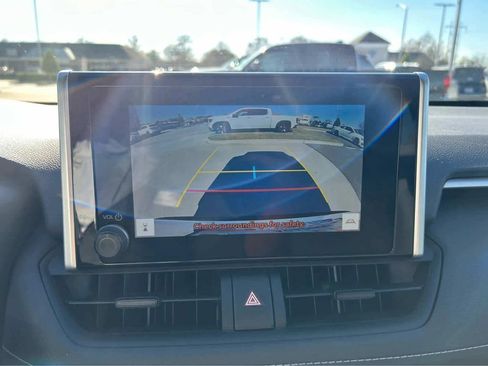 Used 2024 Toyota RAV4 XLE FWD image 5