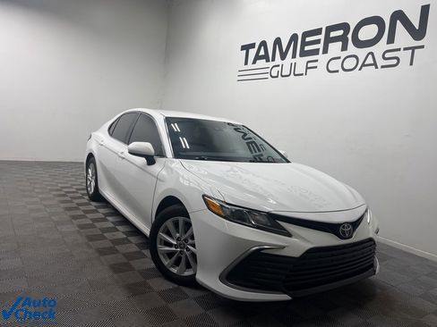 Used 2021 Toyota Camry LE image 1