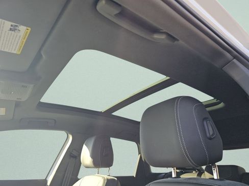 Used 2023 Audi Q4 e-tron Premium w/ Convenience Package image 8