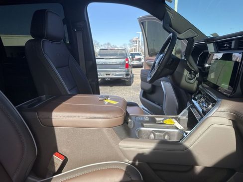 Certified 2025 GMC Sierra 2500 Denali w/ Max Trailering Package image 13