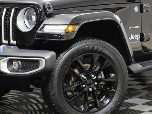 Used 2023 Jeep Wrangler Unlimited Sahara w/ Cold Weather Group AWD/4WD image 3