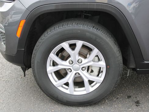 Used 2022 Jeep Grand Cherokee Limited image 11