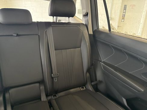 Used 2024 Volkswagen Tiguan SE image 17