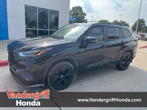 Used 2024 Toyota Highlander XLE AWD/4WD image 1