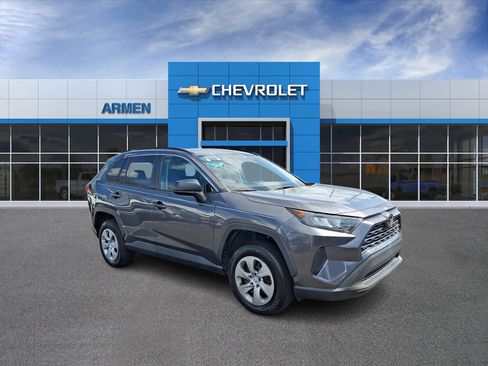 Used 2019 Toyota RAV4 LE w/ Carpet Mat Package image 4