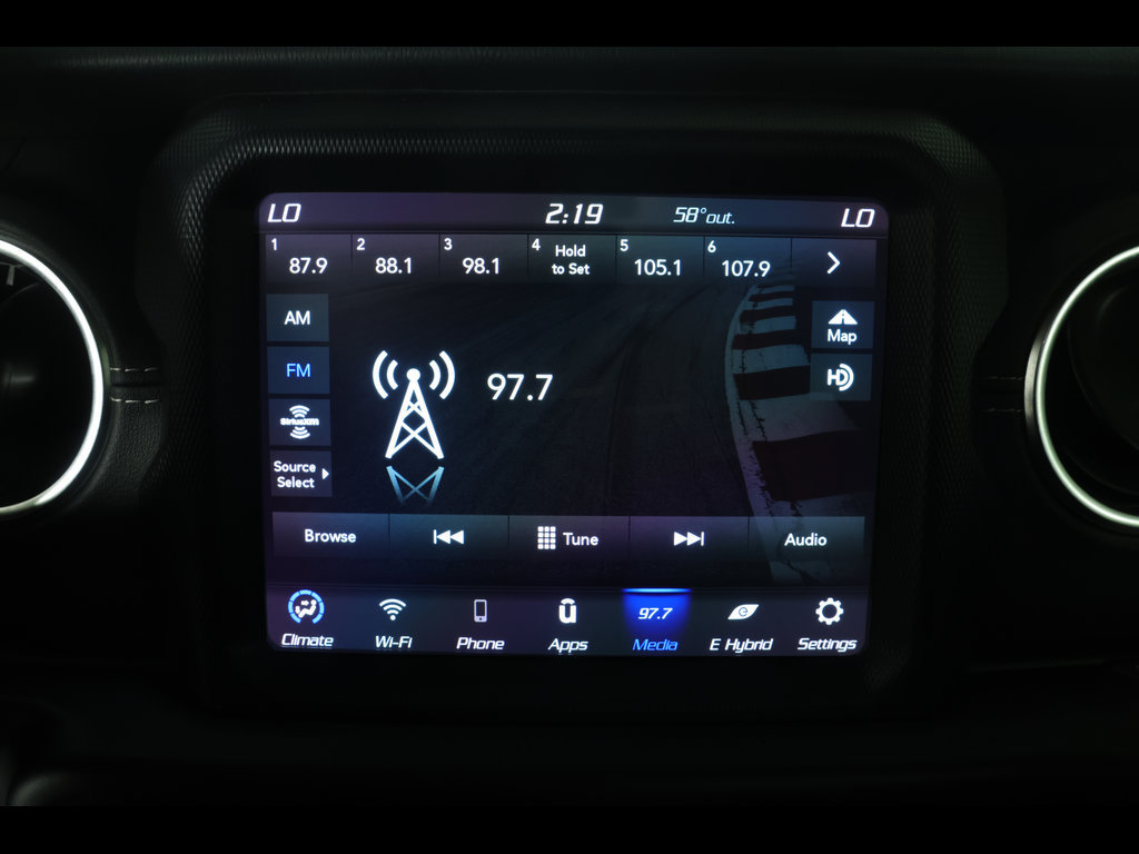 Used 2022 Jeep Wrangler Unlimited Sahara AWD/4WD image 14