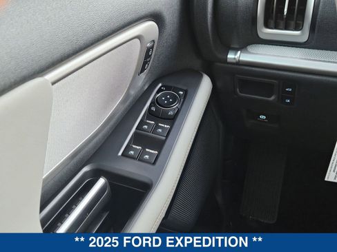 New 2025 Ford Expedition Active image 27