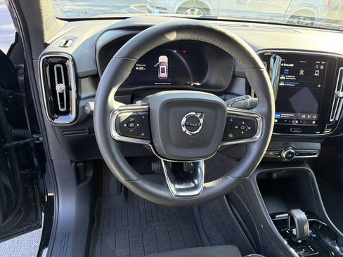 Certified 2023 Volvo XC40 Recharge Ultimate image 54