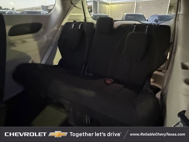 Used 2022 Chrysler Voyager LX FWD image 29
