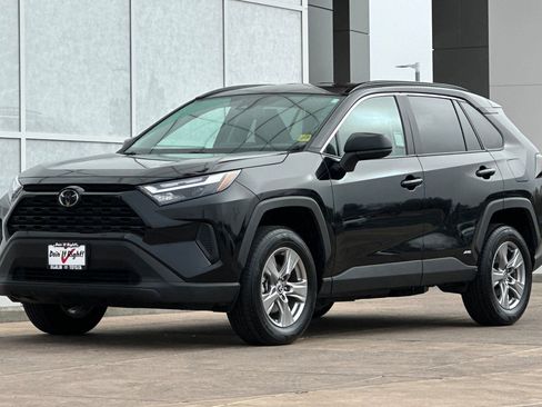 Certified 2025 Toyota RAV4 LE image 10