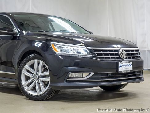 Used 2017 Volkswagen Passat 1.8T SE image 3