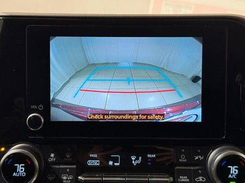 Used 2023 Toyota Highlander XLE image 30